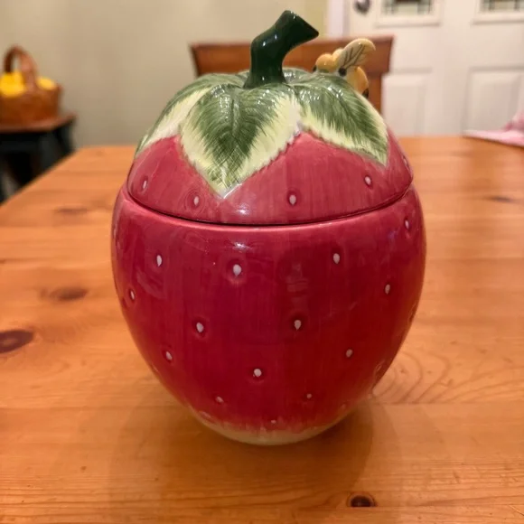 Vintage Kate Williams Global Design Connections Ceramic Strawberry Jar with Bee - Picture 7 of 8